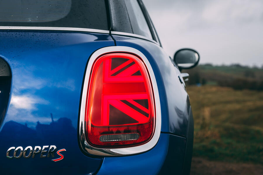 6 Mini 5dr cooper s 2019 lt rear lights