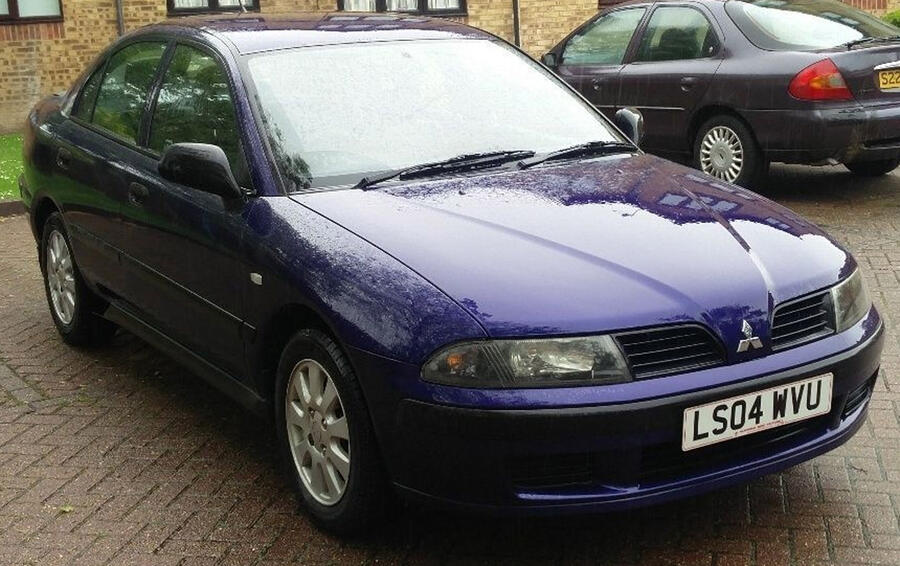 6 Mitsubishi carisma stationary front