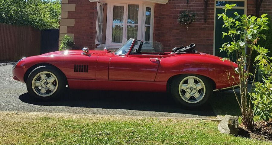 6 Wildkat jaguar e type replica stationary side