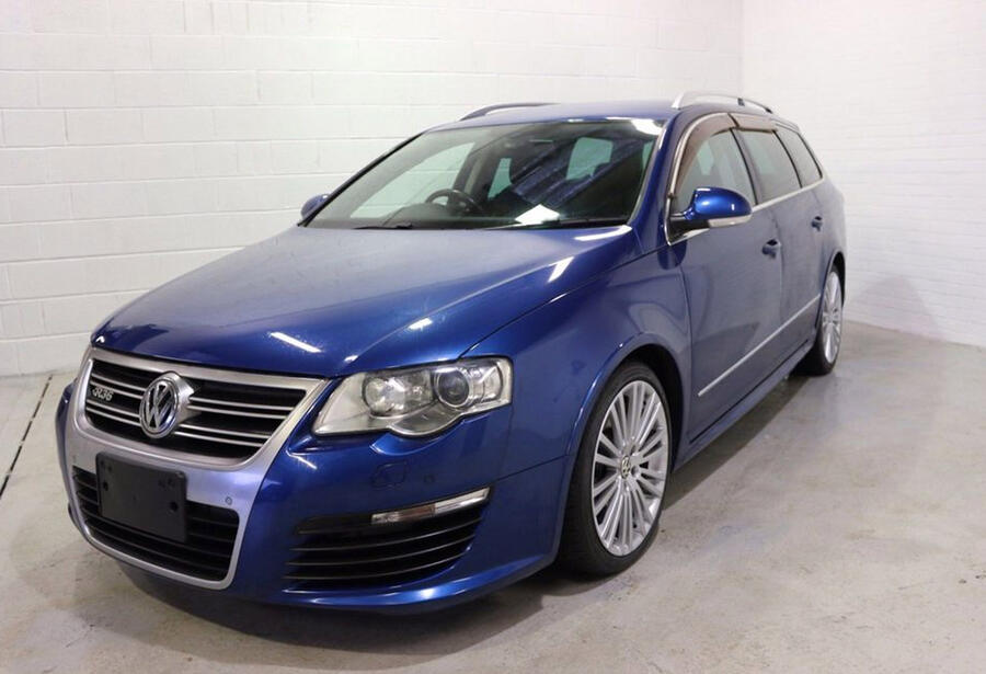 6 Volkswagen passat estate hero front