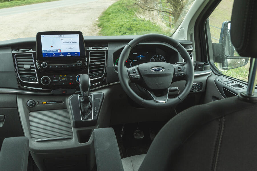 7 Ford tourneo 2021 lt cabin