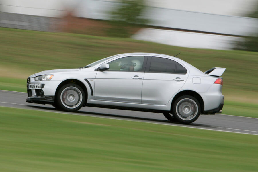 7 Mitsubishi lancer evo x side