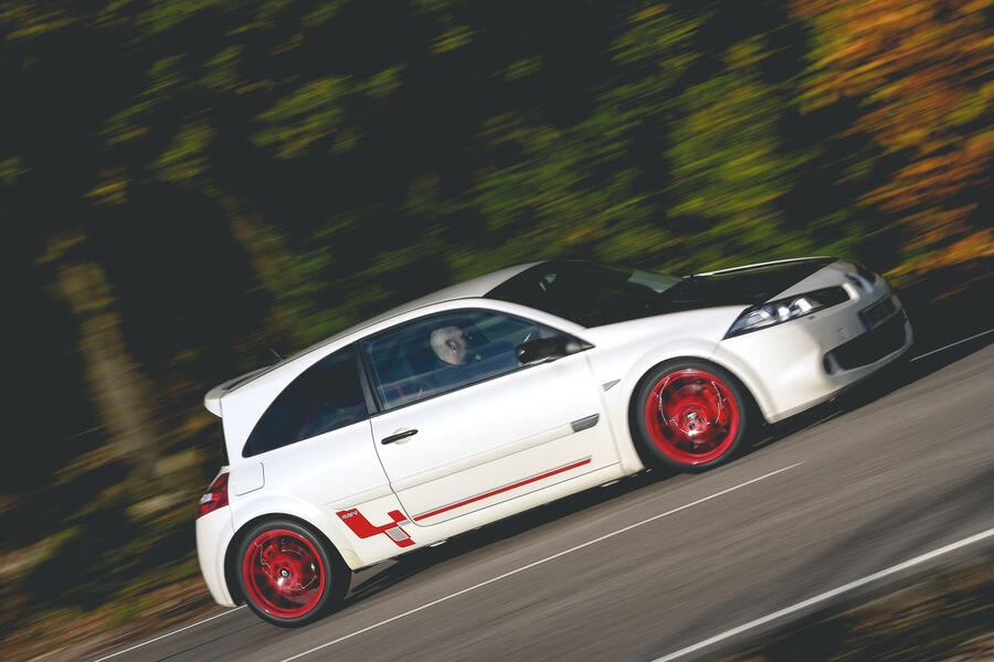 79 Renaultsport history r26r