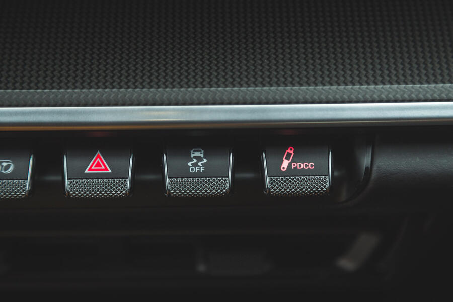 7 Porsche dynamic chassic control