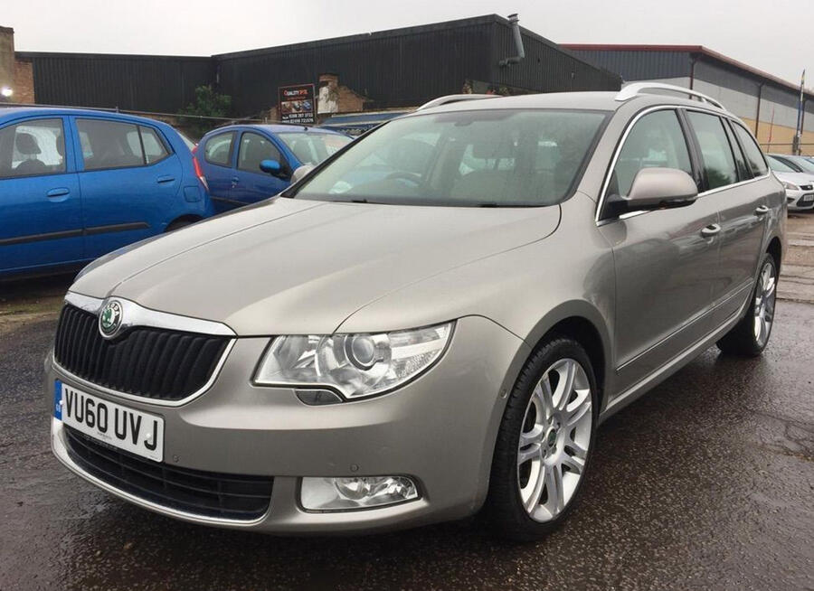7 Skoda superb elegance estate hero front