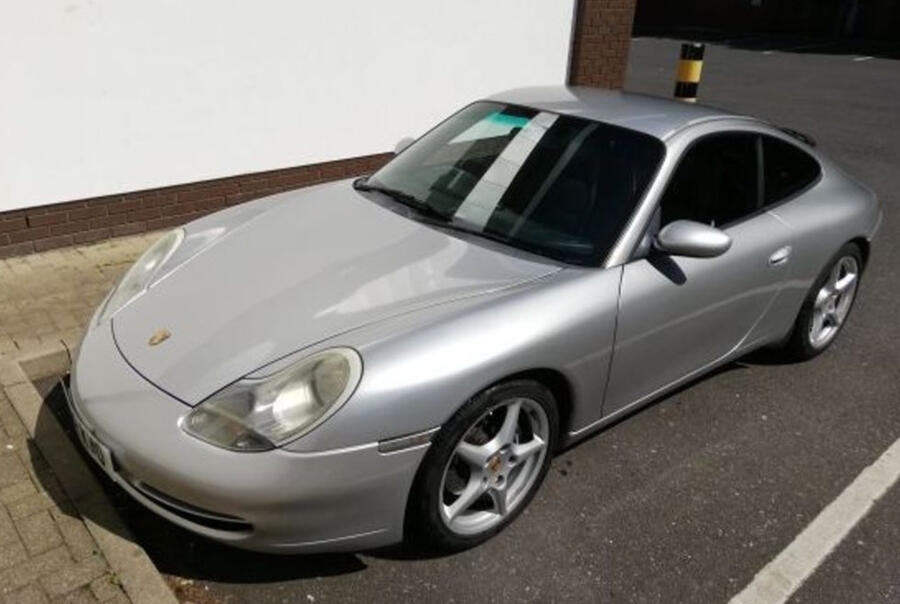 8 Porsche 911 static front