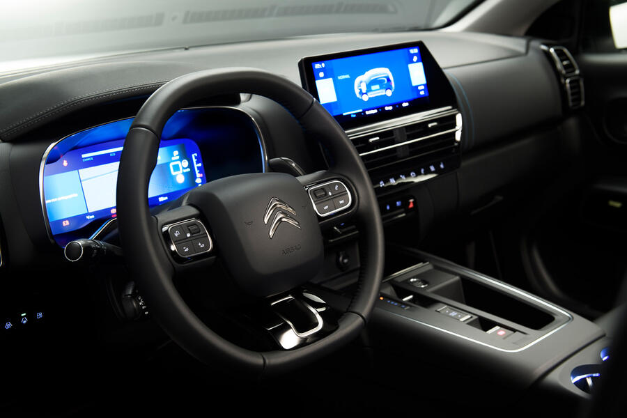 89 Citroen c5 aircross 2022 facelift official images studio interior