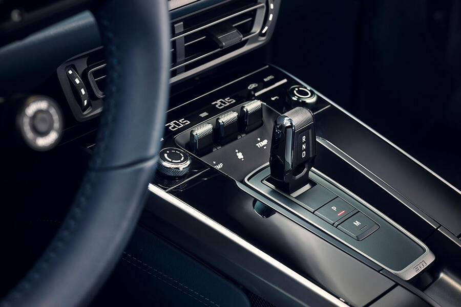 89 Porsche 911 992 official reveal press centre console