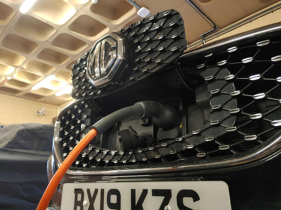 8   mg zs ev 2020 lt   charging