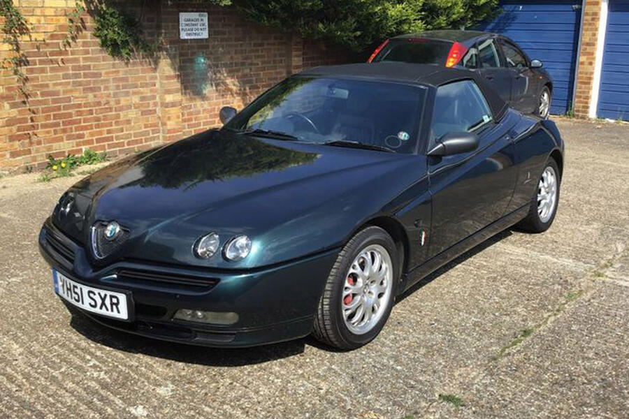 9 Alfa romeo spider v6 static front