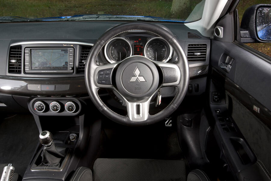 9 Mitsubishi lancer evo x interior