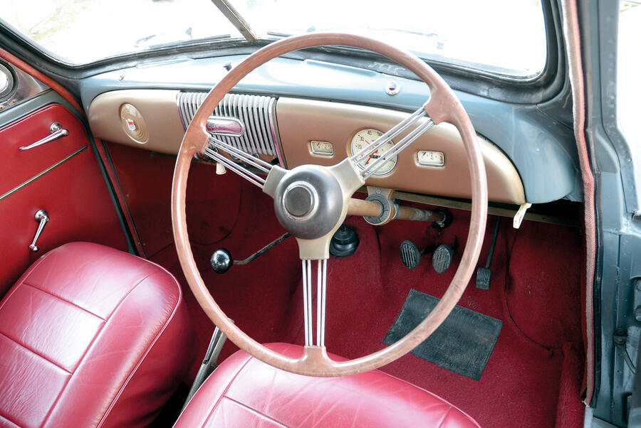 9 Morris minor interior