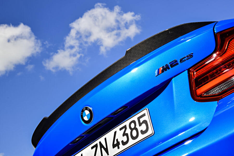 90 Bmw cs 2019 official press spoiler