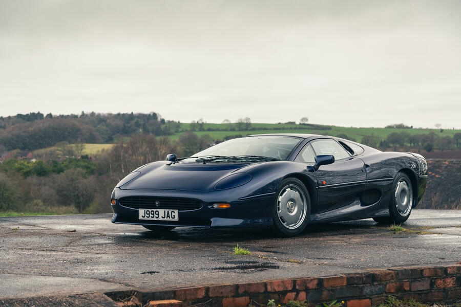 90 Jaguar xj220 static front corner