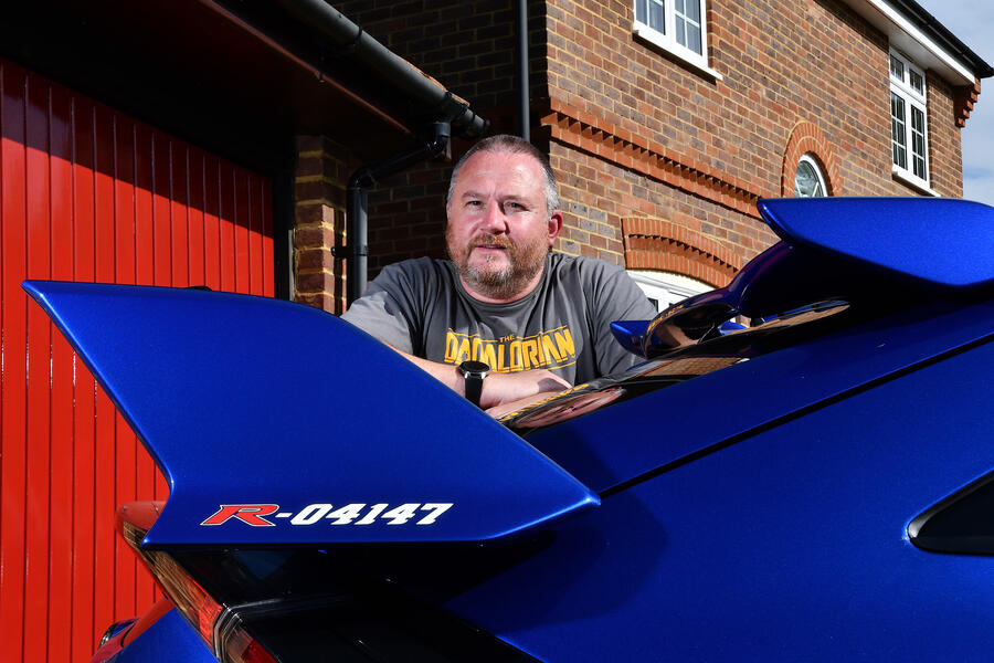 97 Keeping up with the neighbours type r