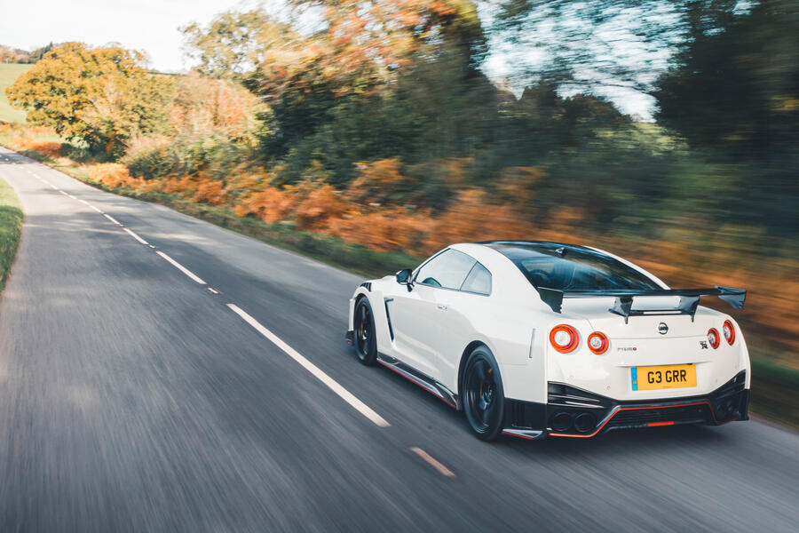 97 Nissan gtr at 15 feature tracking rear