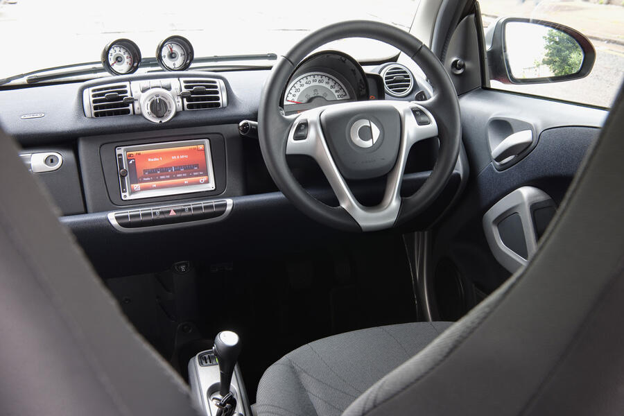 97 Ubg smart fortwo 2007 interior
