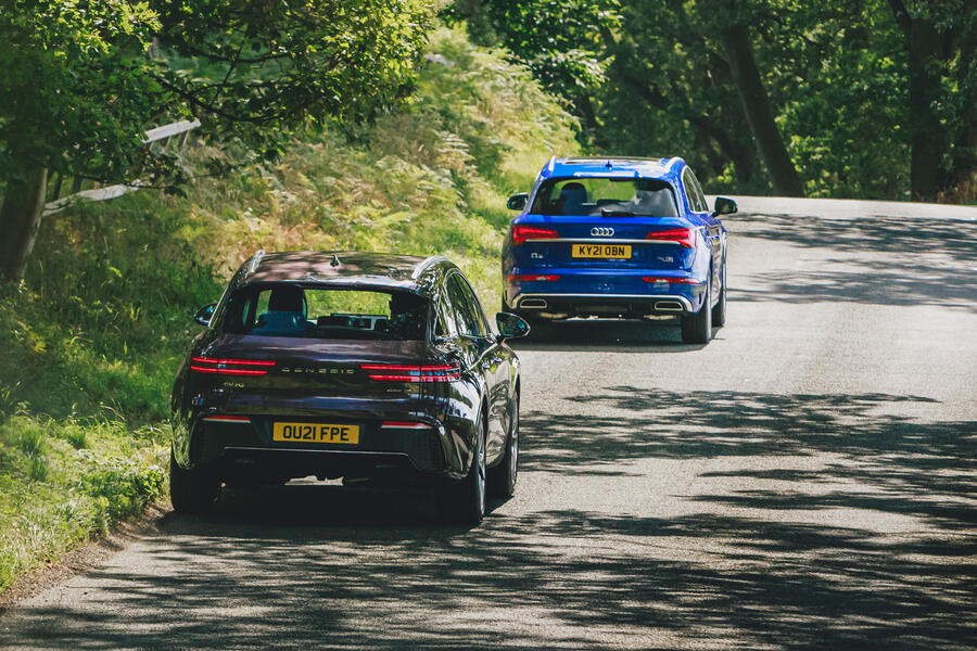 98 Genesis vs audi twin test 2021 rear