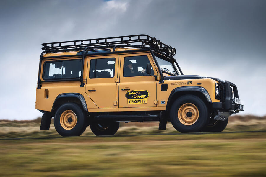 98 Land rover classic defender trophy 2021 official images 2