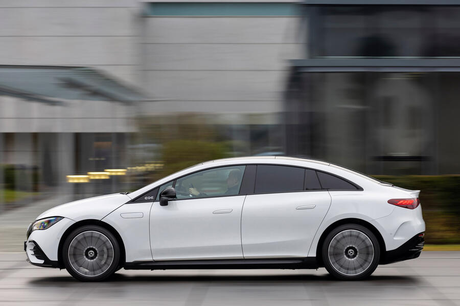 98 Mercedes eqe passenger ride 2022 side pan