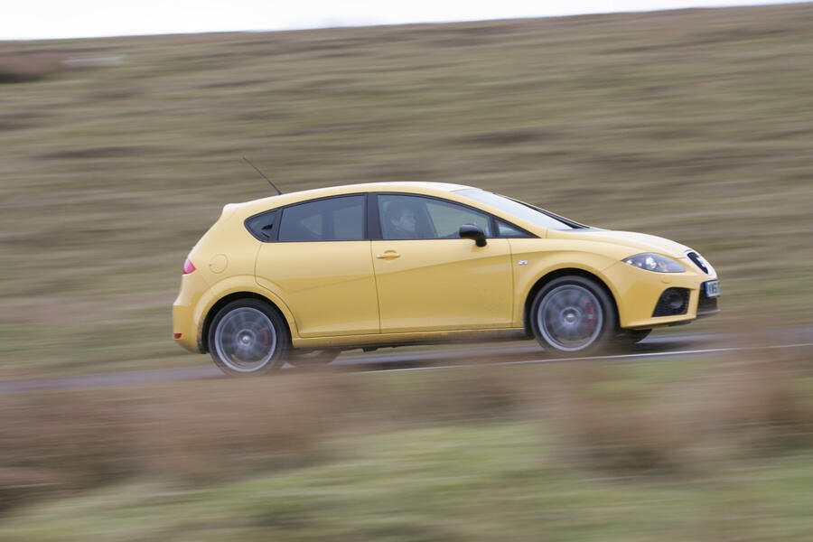 98 Ubg seat cupra leon mk2 side