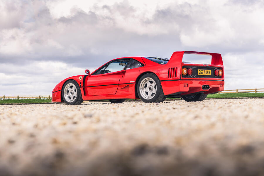 98 Ferrari f40 stationary side