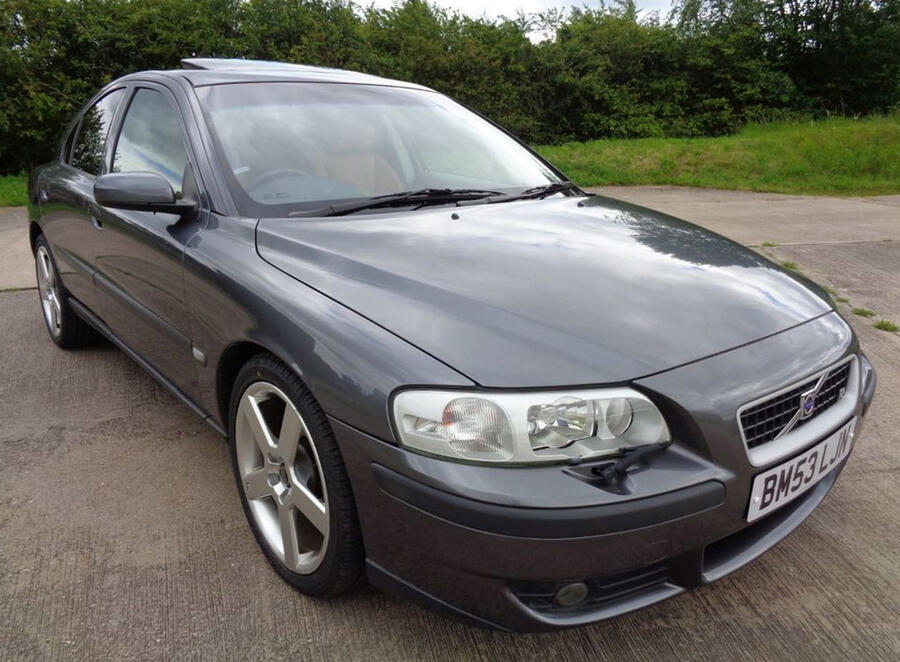 9 Volvo s60 r hero front