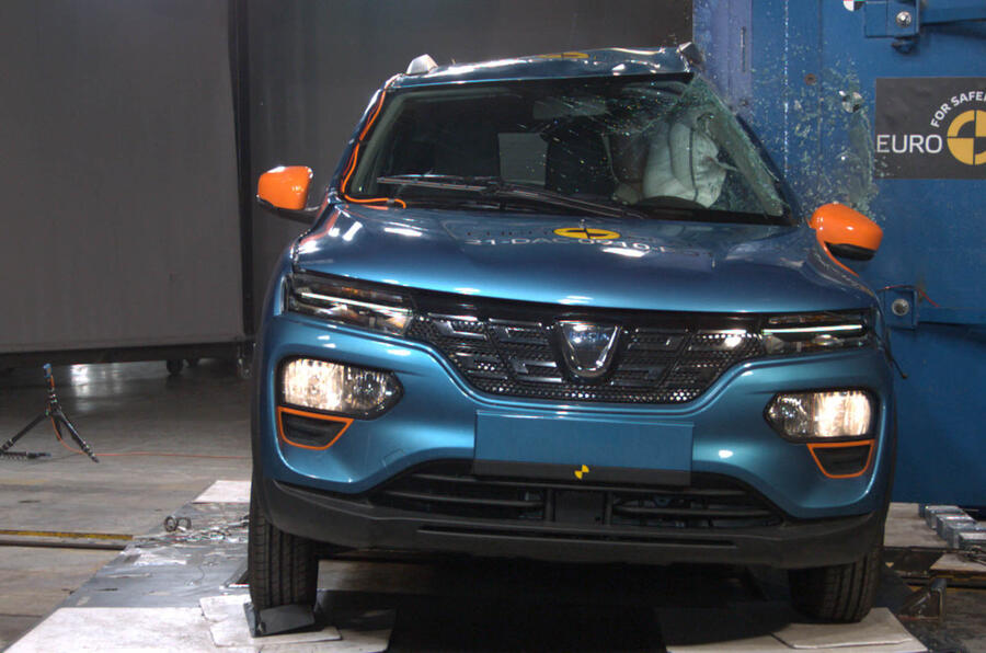 Dacia spring side pole test   dec 2021