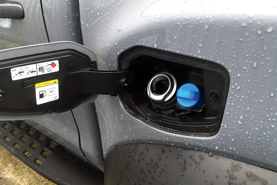 Ford ranger raptor fuel filler