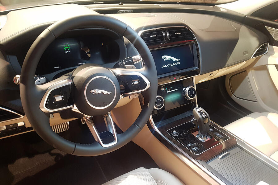 Jaguar xe launch night photos 6