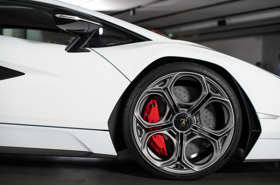 Lamborghini countach lpi 800 4 20