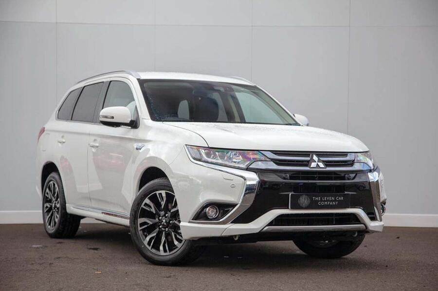 Mitsubishi outlander 2 0 4hs cvt 4x4 5dr 349292443 1 2
