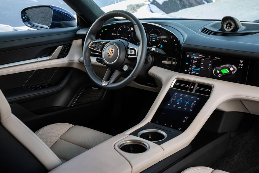 Porsche taycan 0875