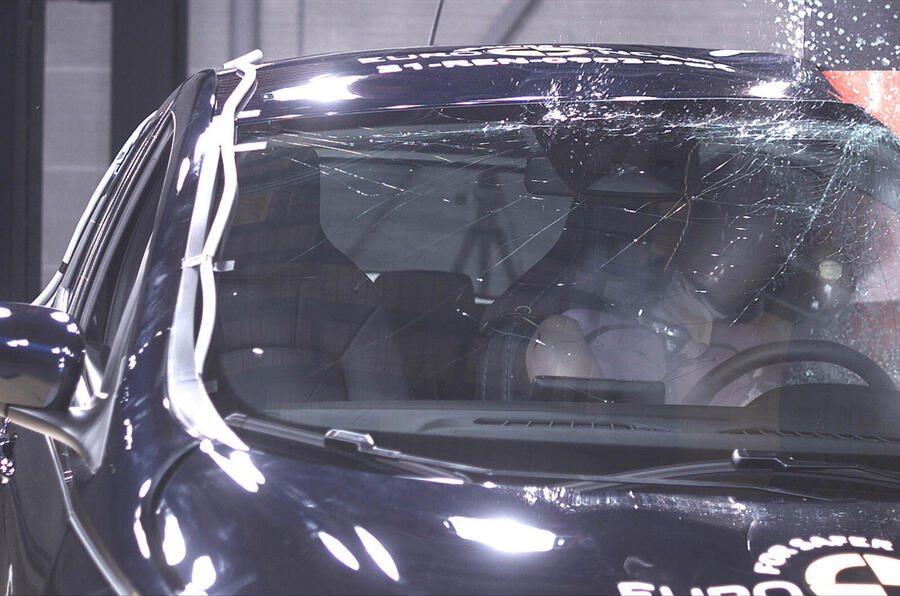 Renault zoe side pole impact test   close up   dec 2021