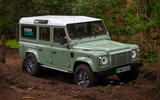 Bedeo Defender driving through mud