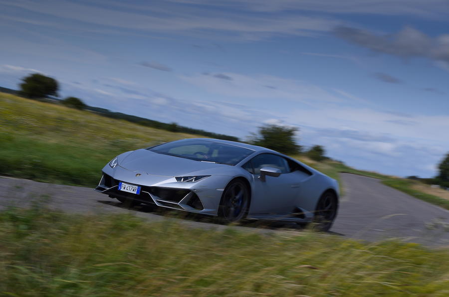 1-lamborghini-huracan-evo-uk-fd-2019-hero