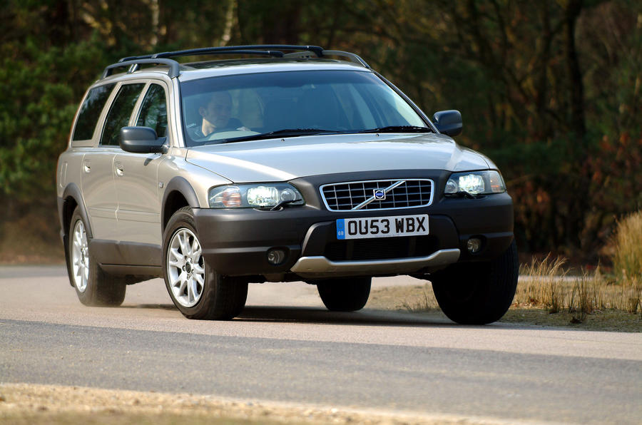 Volvo XC70 - hero front