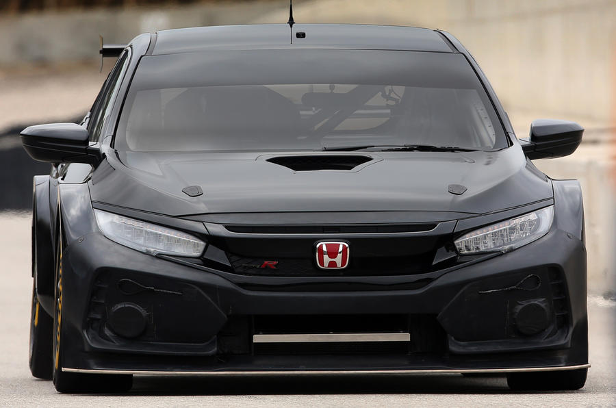 Honda Civic Type R BTCC racer lands ahead of 2018 season