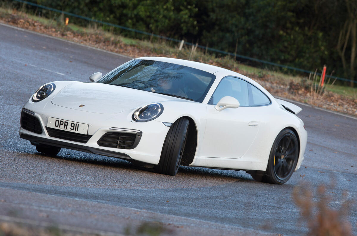 911 Vs f type 2016 1027