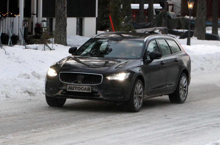 Volvo V90 facelift spyshots front