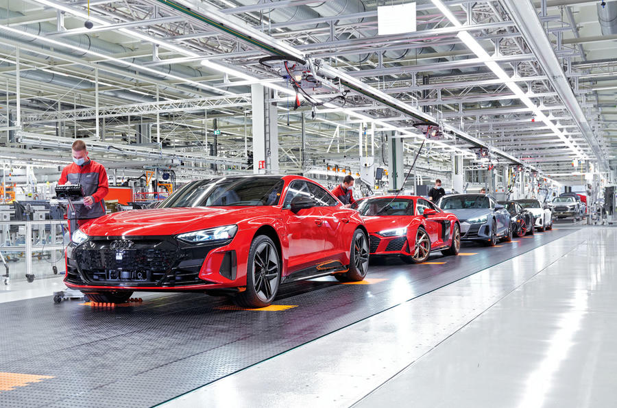 Audi E tron GT Audi R8 2022 production line