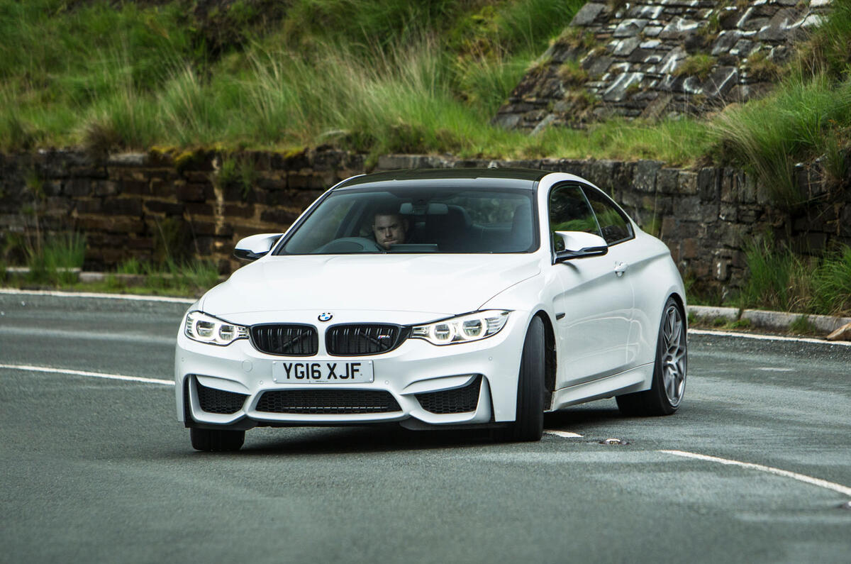 C63s vs m4 858