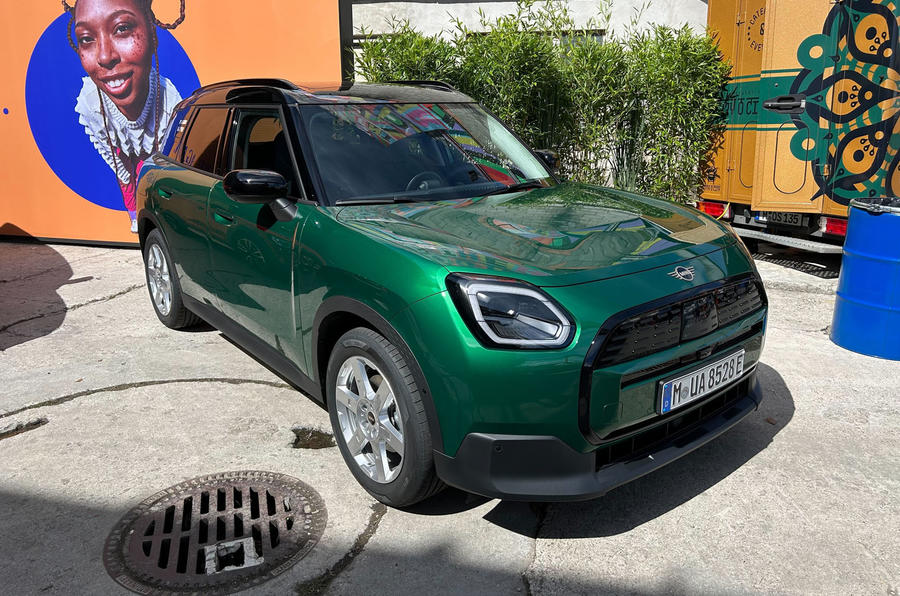 Mini Countryman 2024 green front quarter