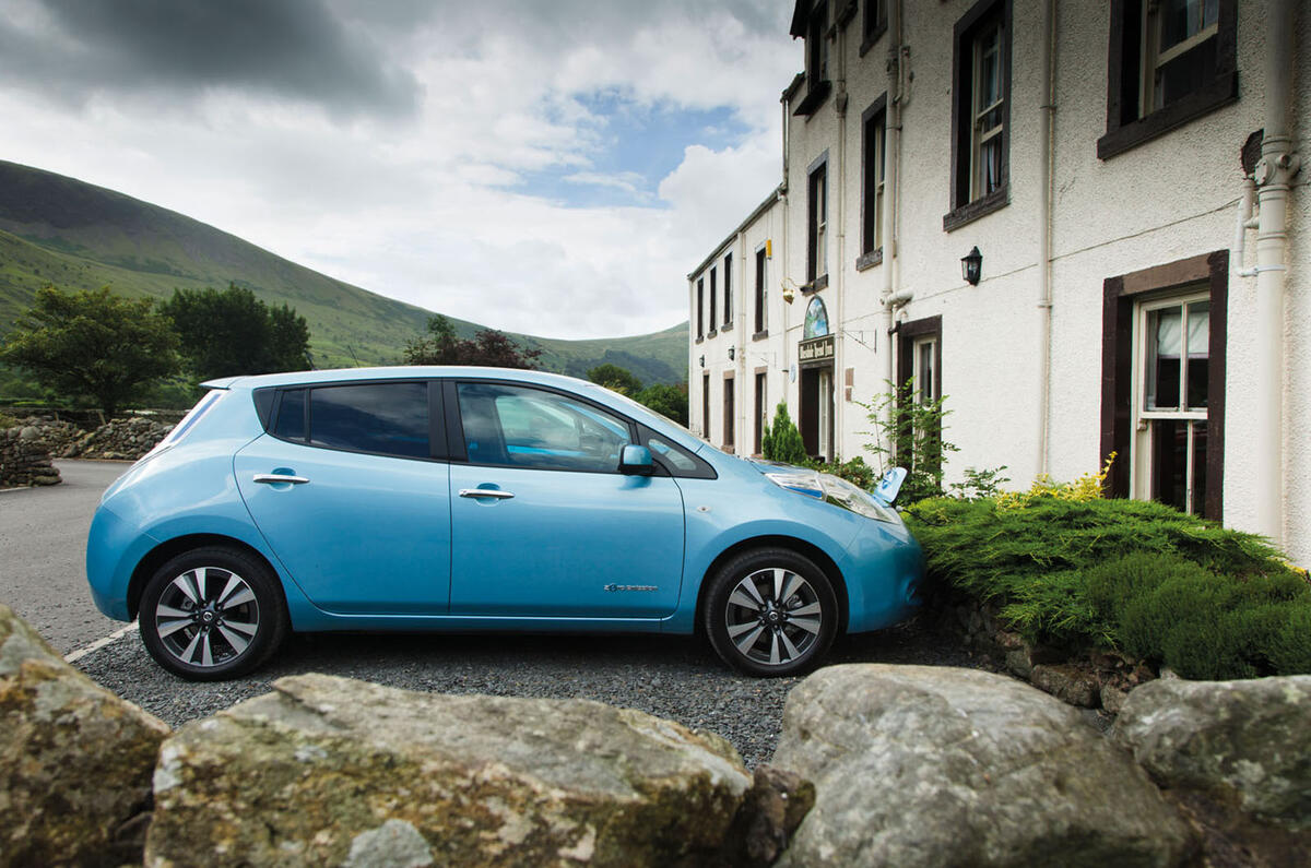 Nissan 3peaks 589