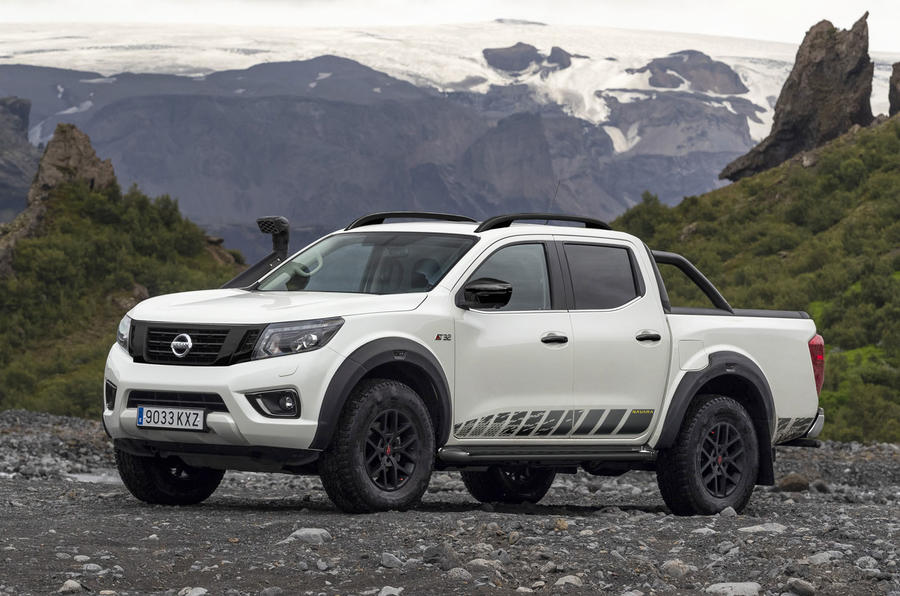 2020 Nissan Navara AT32 - static side