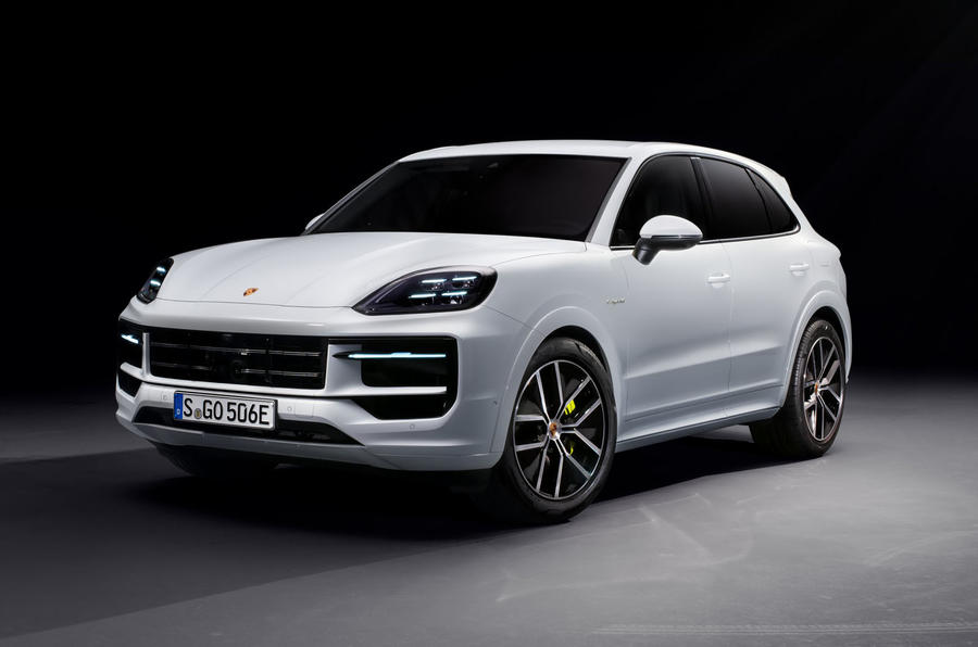 Porsche Cayenne 2023 studio hybrid front quarter