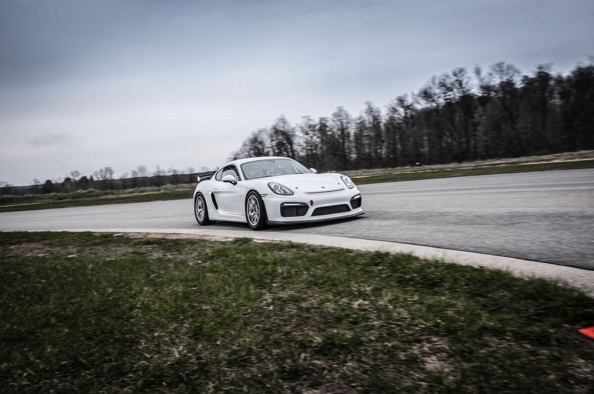 Porsche cayman gt4 race 031