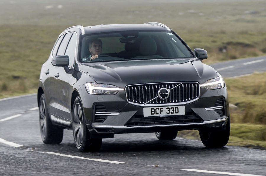 Volvo XC60 PHEV T6 2022 front quarter tracking