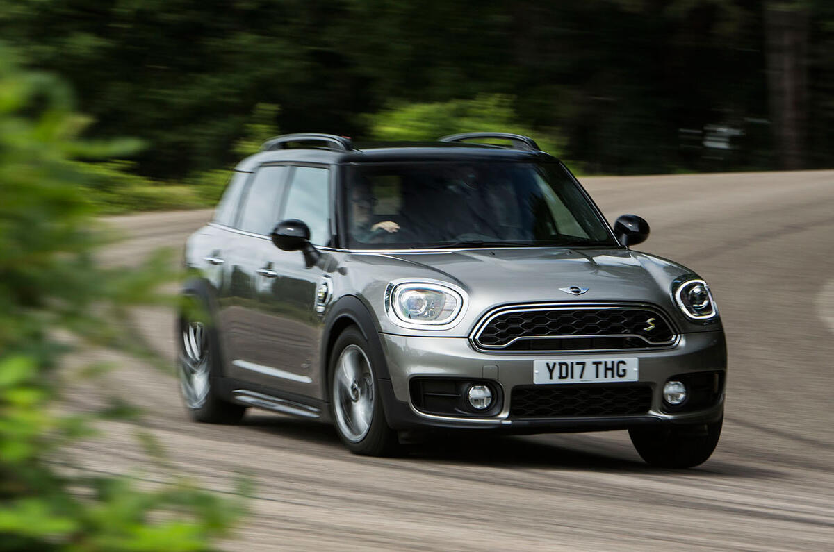 Mini countryman s e all4 cornering
