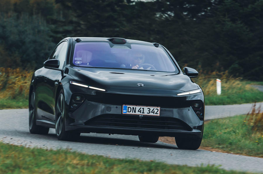 nio et7 review 2023 001 cornering front